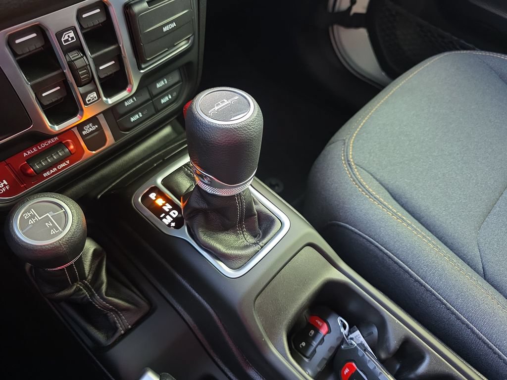 Used 2025 Jeep Gladiator Sport AWD/4WD image 19