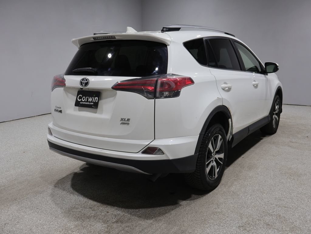 Used 2017 Toyota RAV4 XLE AWD/4WD image 2