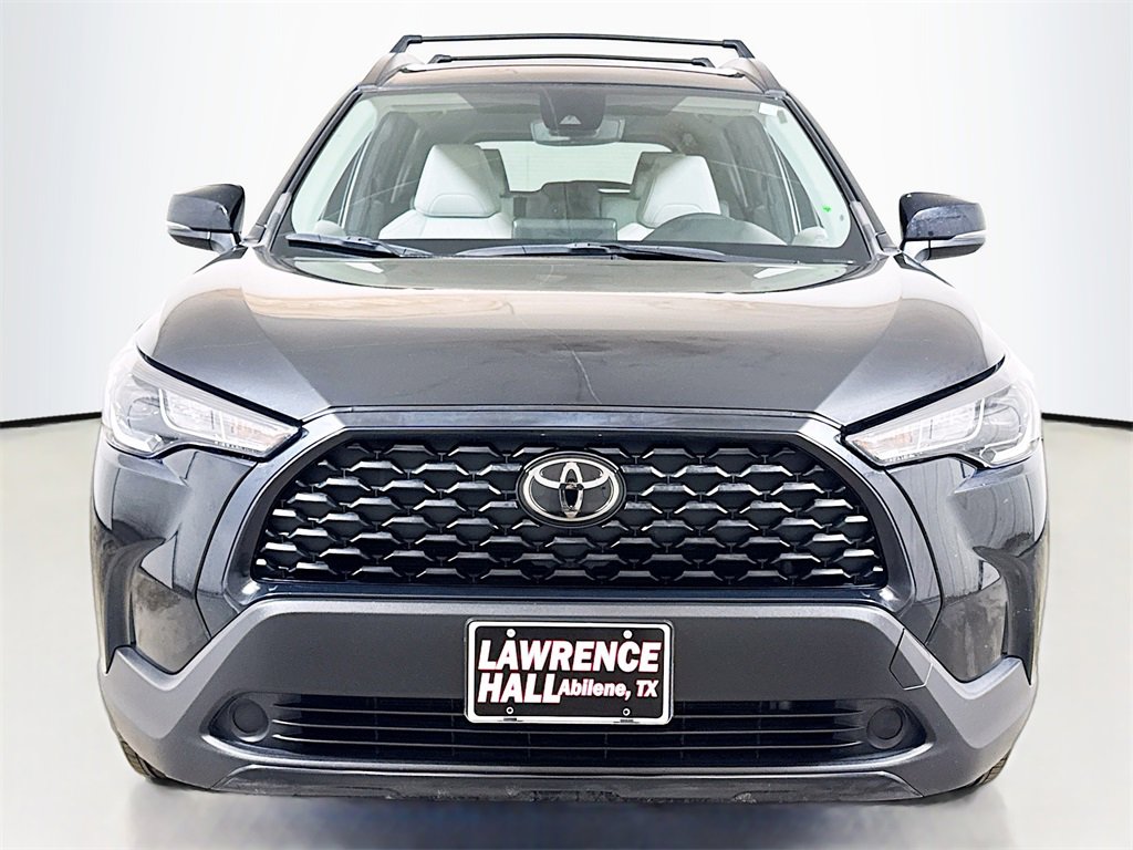 Used 2022 Toyota Corolla Cross LE image 2