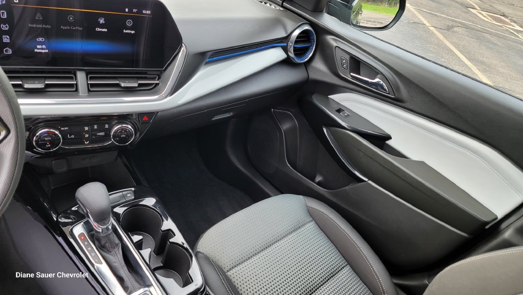 Used 2026 Chevrolet Trax LT FWD image 23