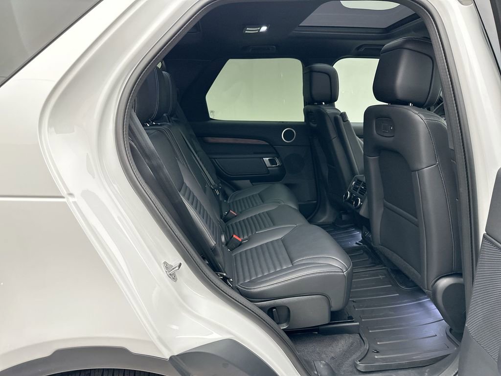 Used 2025 Land Rover Discovery S AWD/4WD image 4