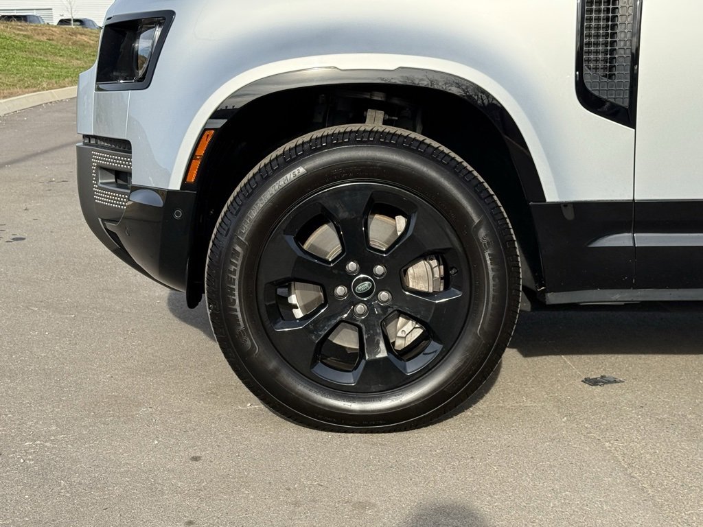 Certified 2023 Land Rover Defender 110 X-Dynamic SE image 10