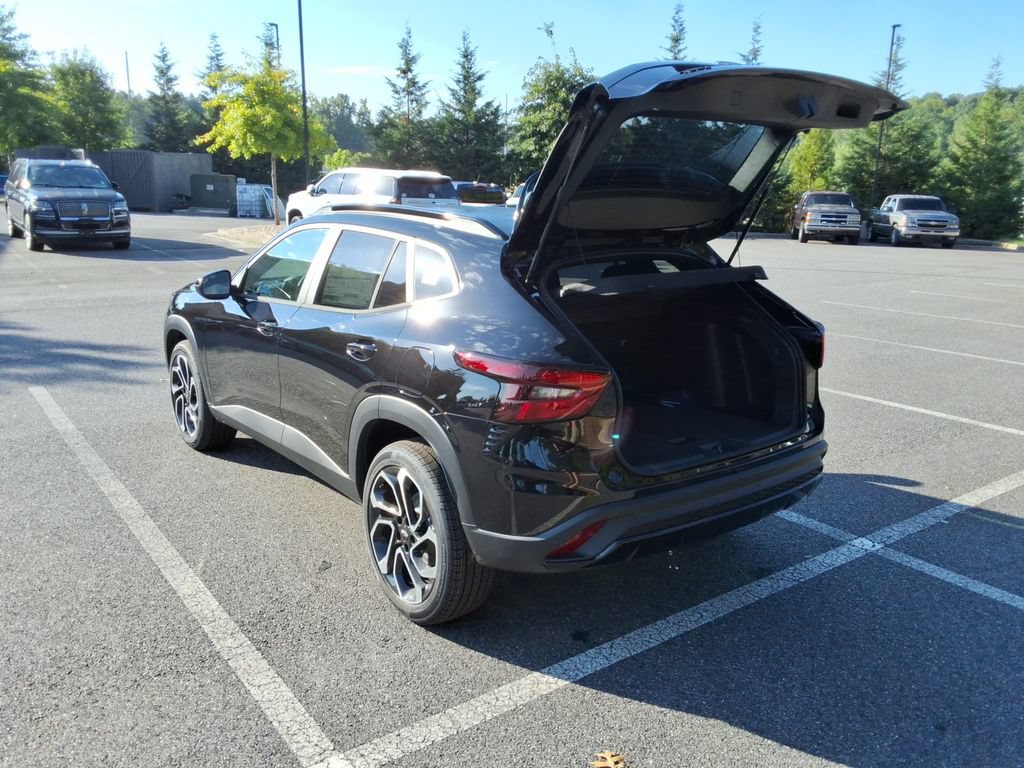 New 2026 Chevrolet Trax RS w/ Sunroof Package FWD image 13