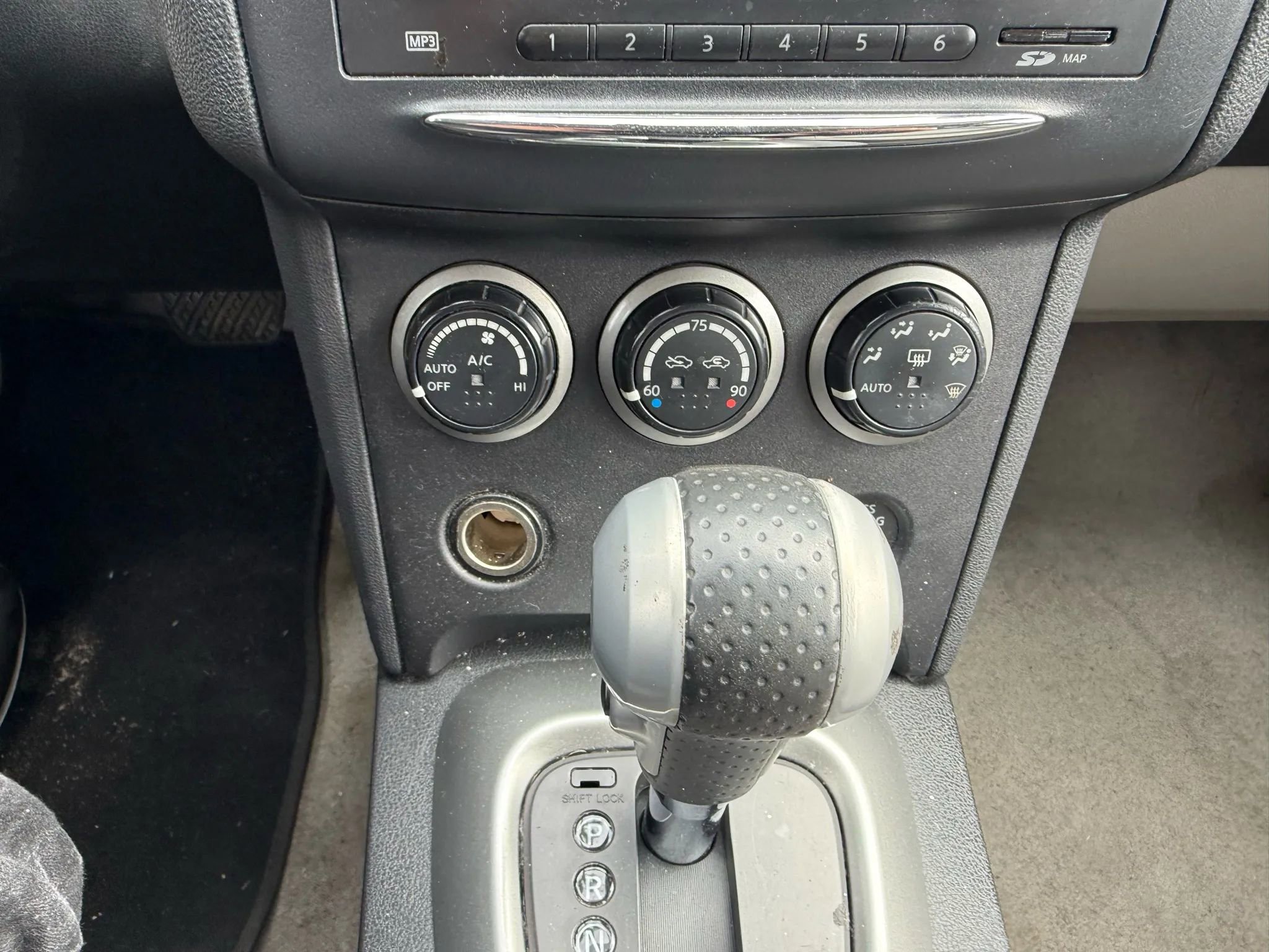 Used 2012 Nissan Rogue SV w/ Premium Pkg image 15