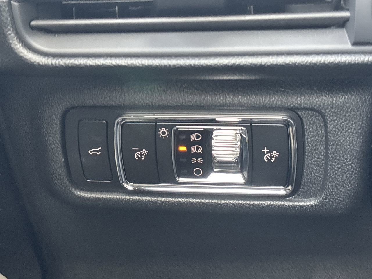 Used 2025 Lincoln Corsair FWD w/ Equipment Group 101A image 20