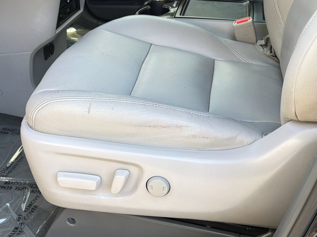 Used 2015 Toyota Sienna XLE Premium FWD image 23