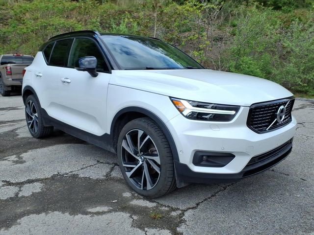 Used 2021 Volvo XC40 T5 R-Design w/ Advanced Package AWD/4WD image 3