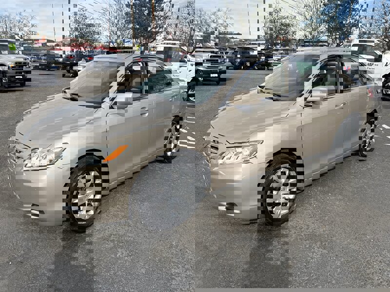 Used 2009 Toyota Camry LE FWD image 2