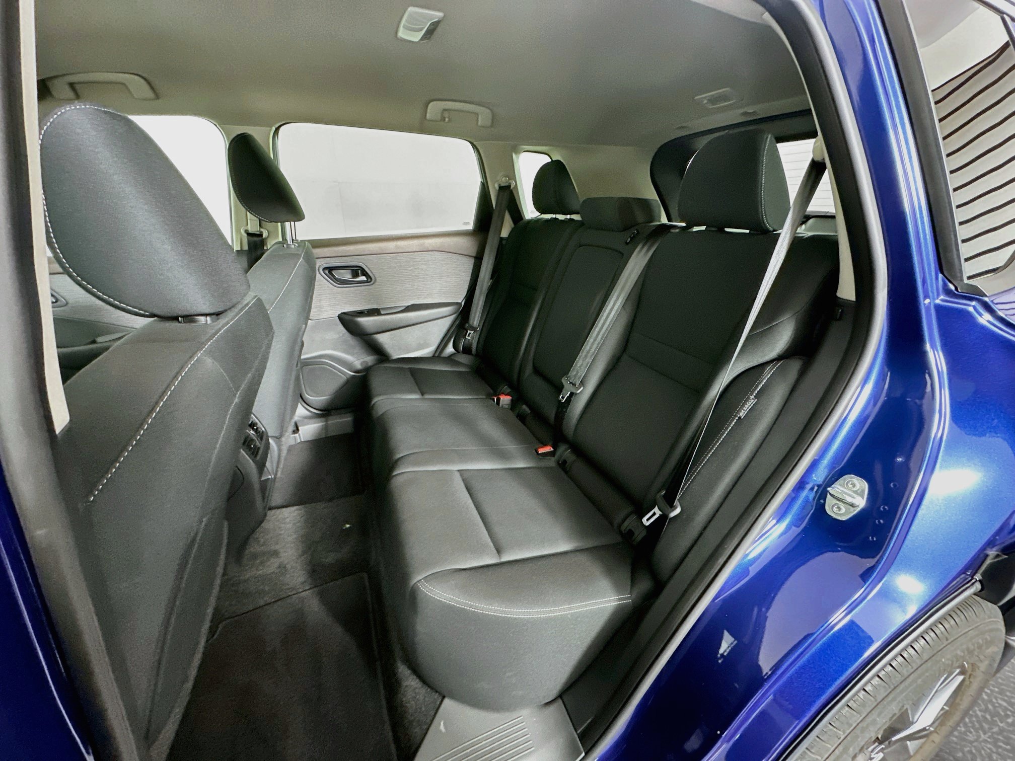 Used 2023 Nissan Rogue S FWD image 25