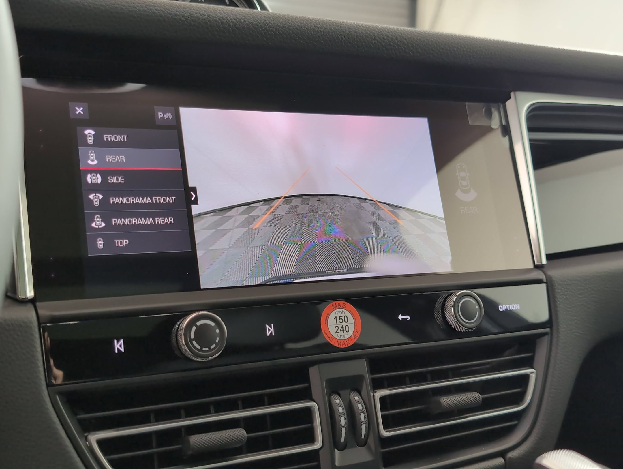 Certified 2025 Porsche Macan AWD/4WD image 23