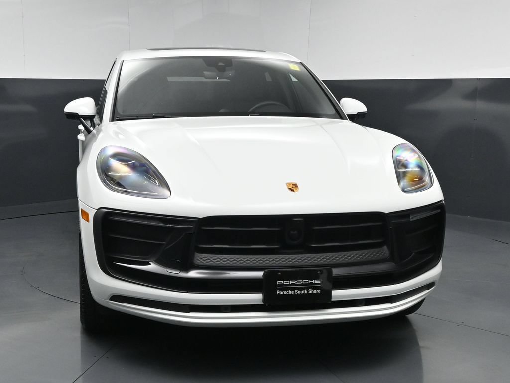 Certified 2025 Porsche Macan AWD/4WD image 13