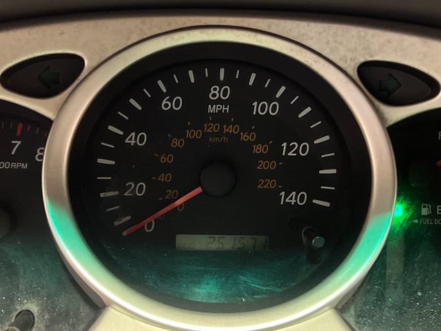Used 2005 Toyota Highlander 2WD w/ 3rd Row image 14