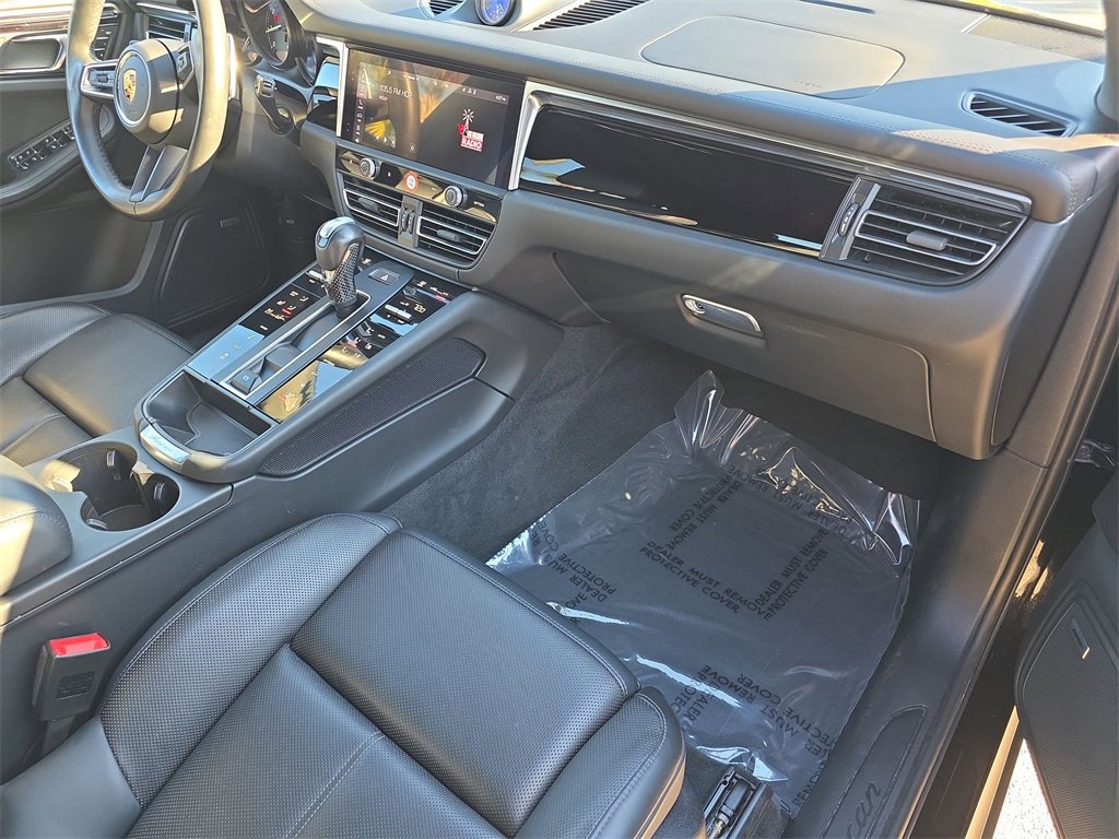 Certified 2024 Porsche Macan image 19