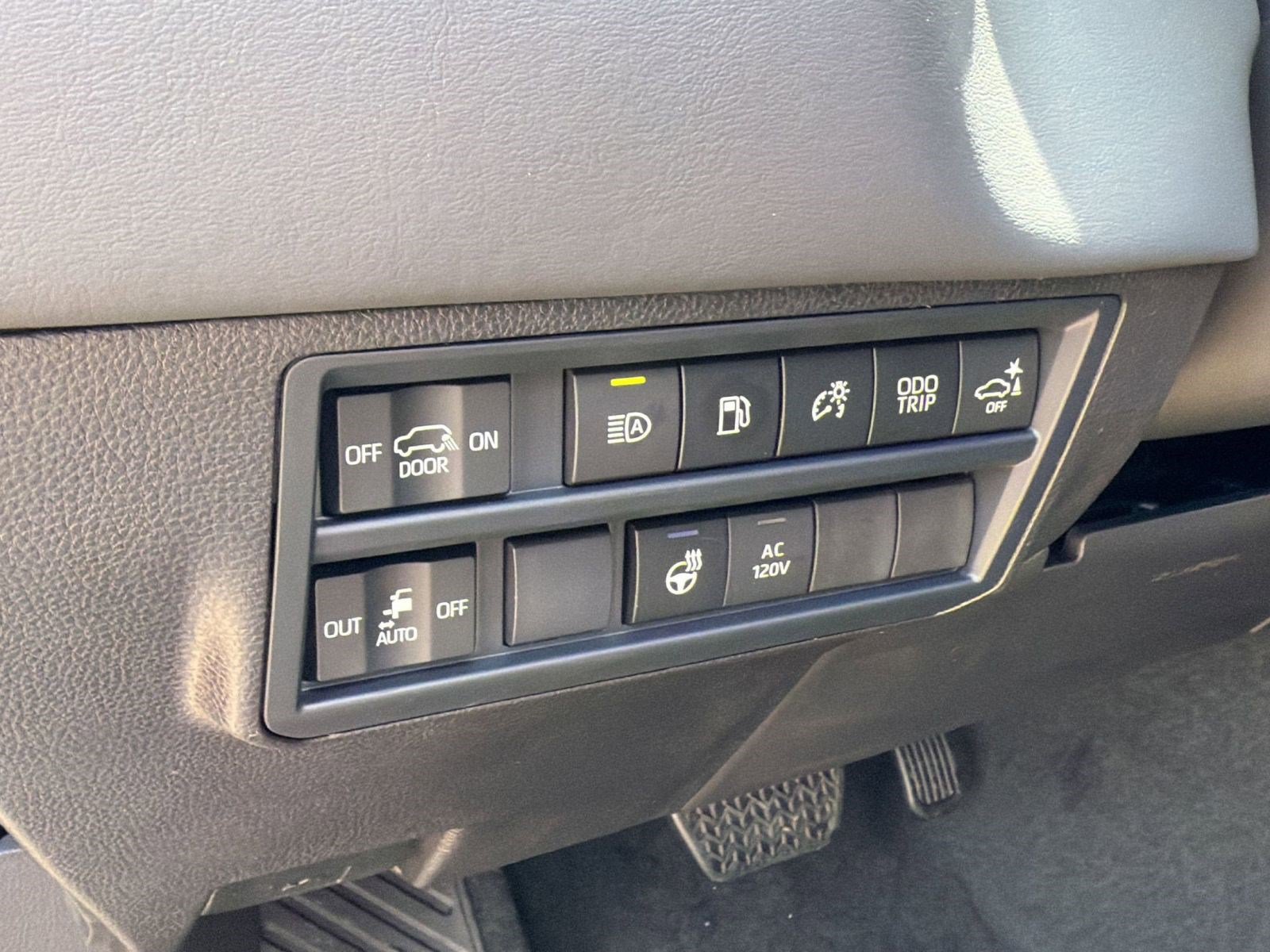 New 2026 Toyota Sequoia Platinum AWD/4WD image 19