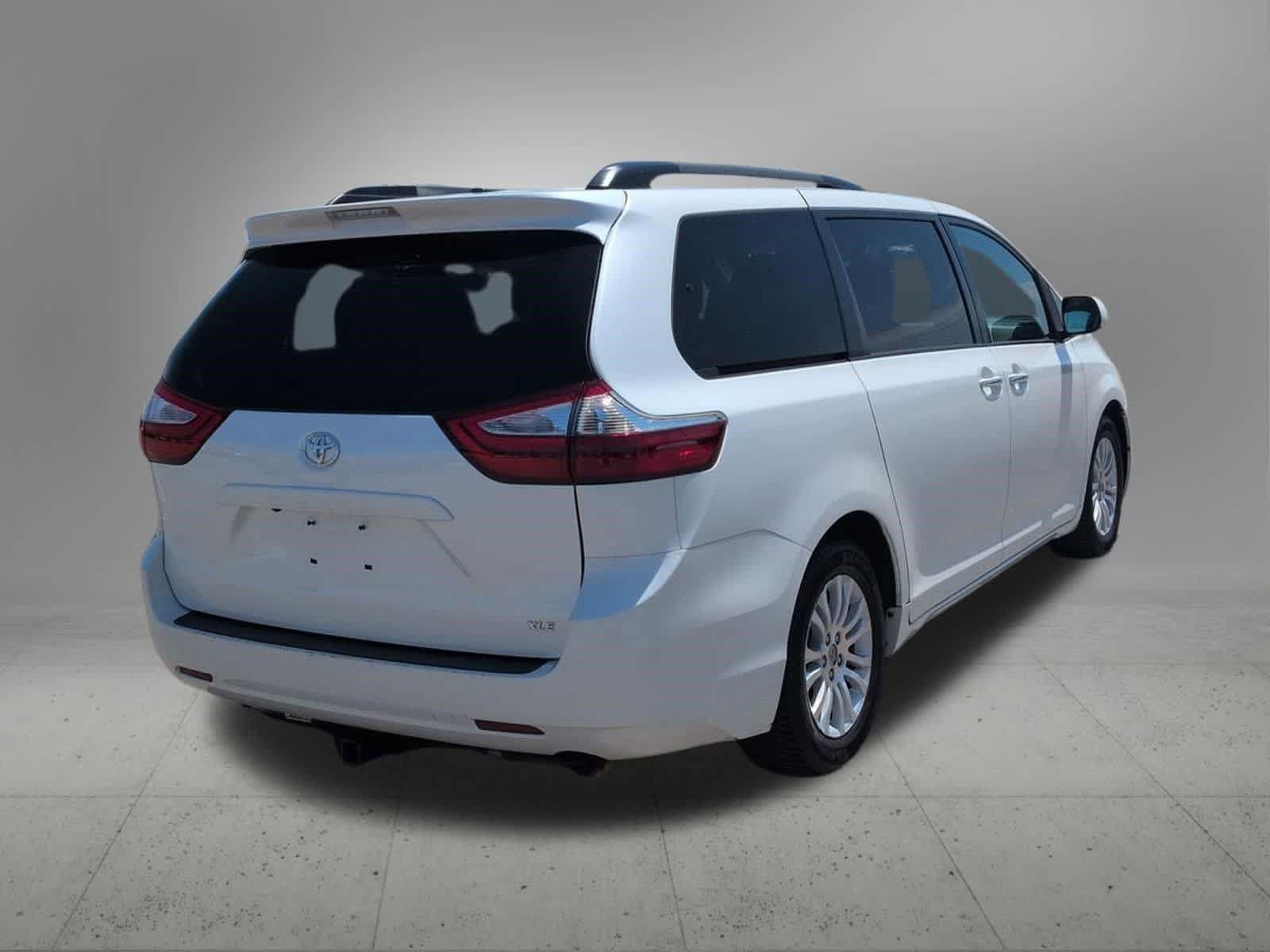 Used 2015 Toyota Sienna XLE FWD image 6