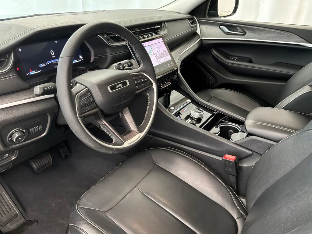 Used 2023 Jeep Grand Cherokee L Limited AWD/4WD image 23