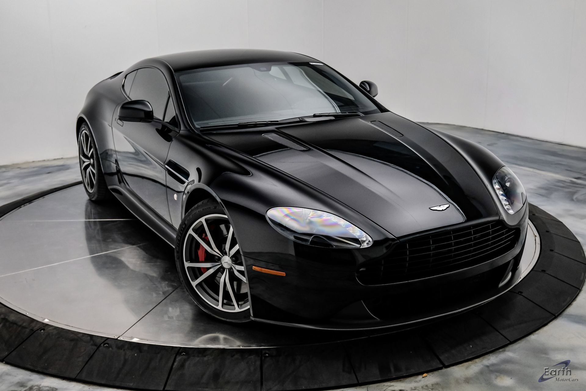 Used 2015 Aston Martin V8 Vantage GT RWD image 28