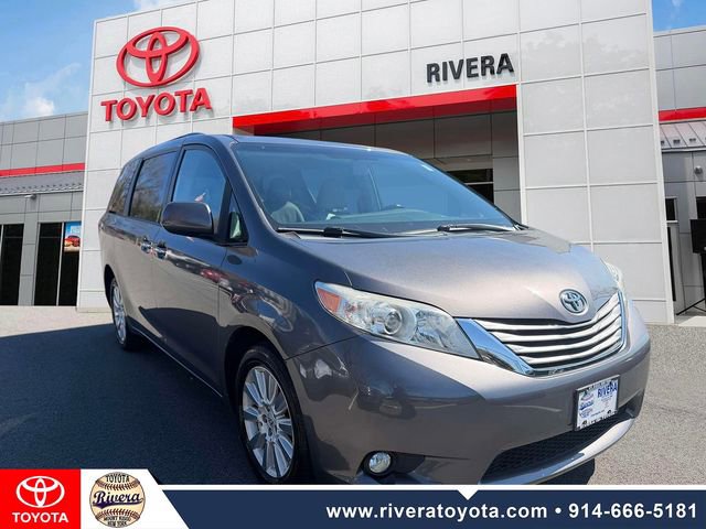 Used 2017 Toyota Sienna XLE Premium image 2