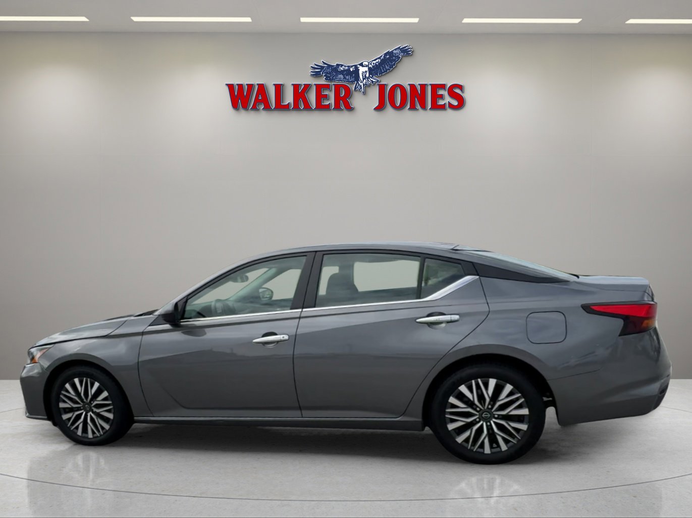 Used 2024 Nissan Altima 2.5 SV image 3