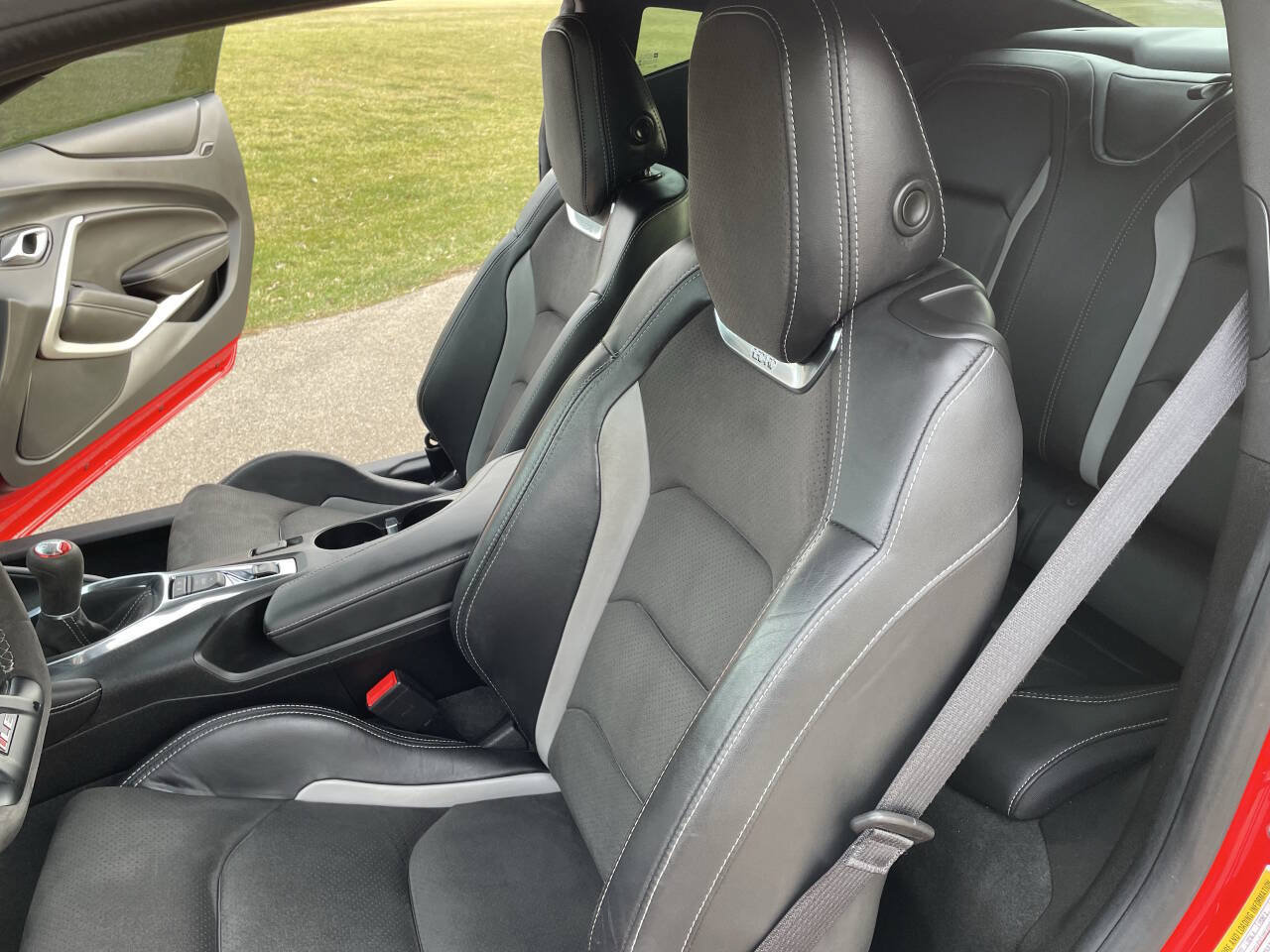 Used 2018 Chevrolet Camaro SS RWD image 13