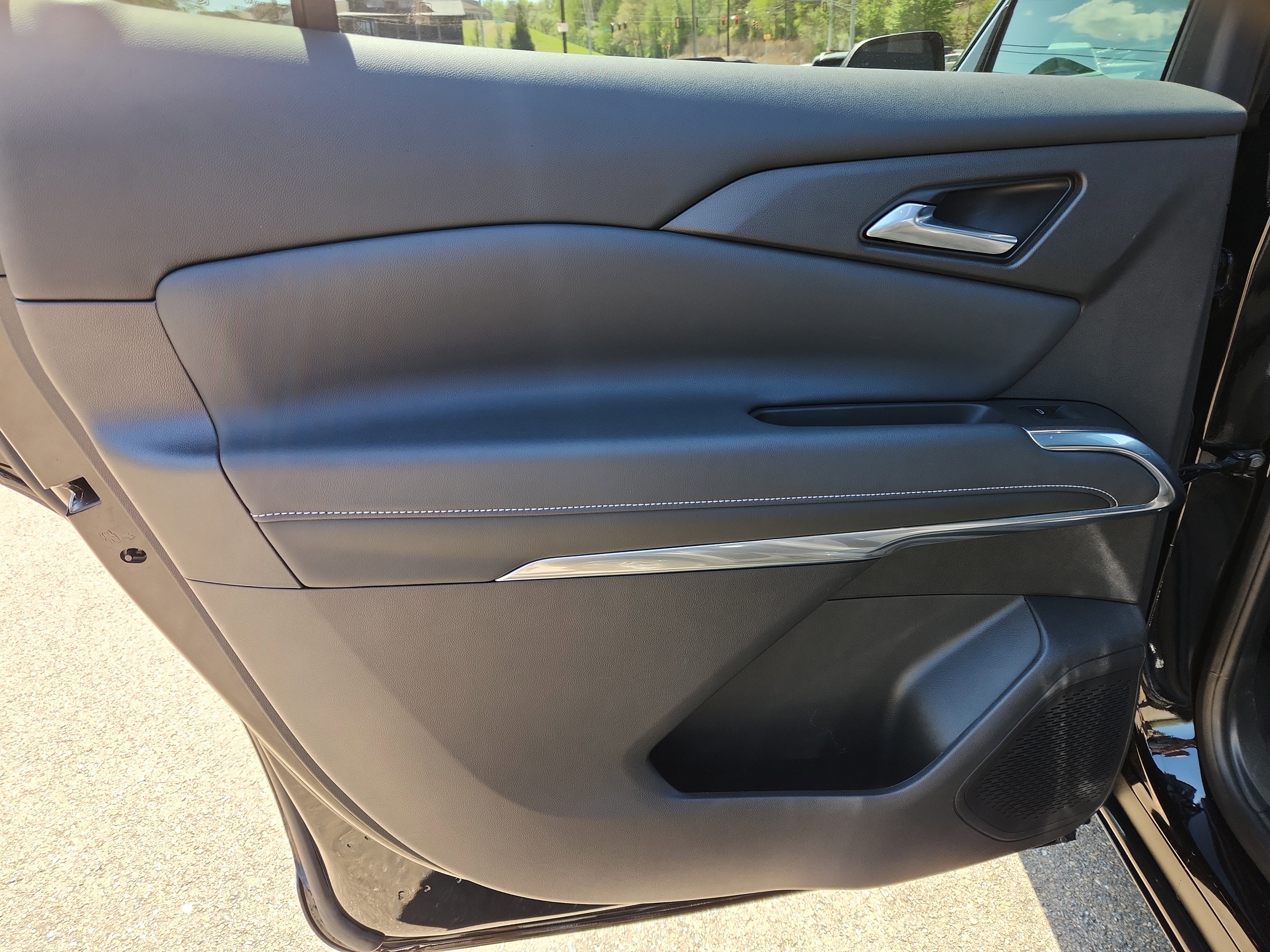 Used 2025 Chevrolet Traverse LT image 31