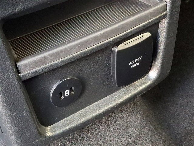 Used 2024 Ford Edge Titanium image 11