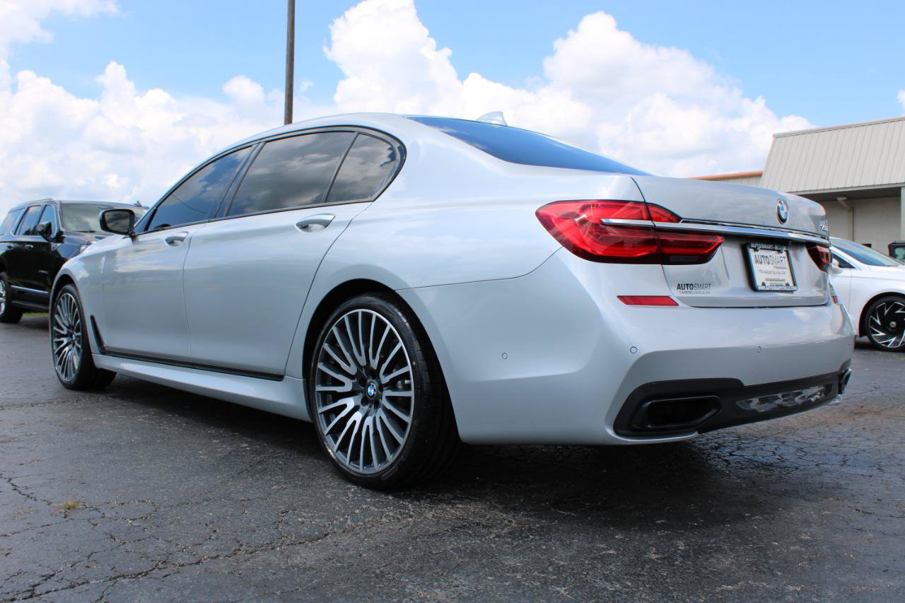 Used 2017 BMW 750i RWD image 9