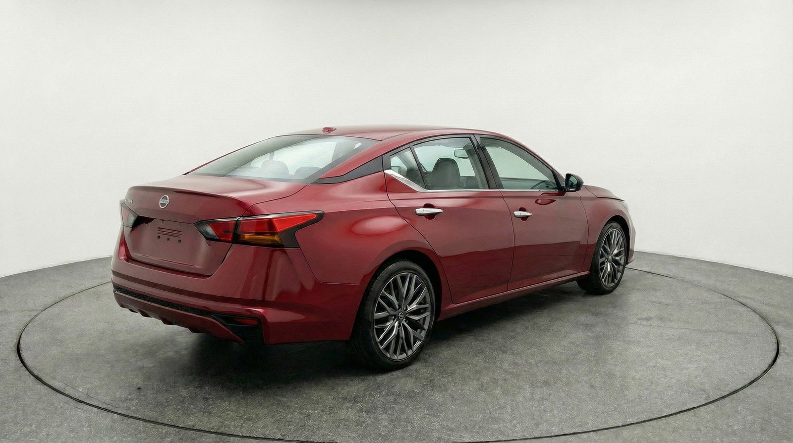 Used 2025 Nissan Altima 2.5 SV image 9