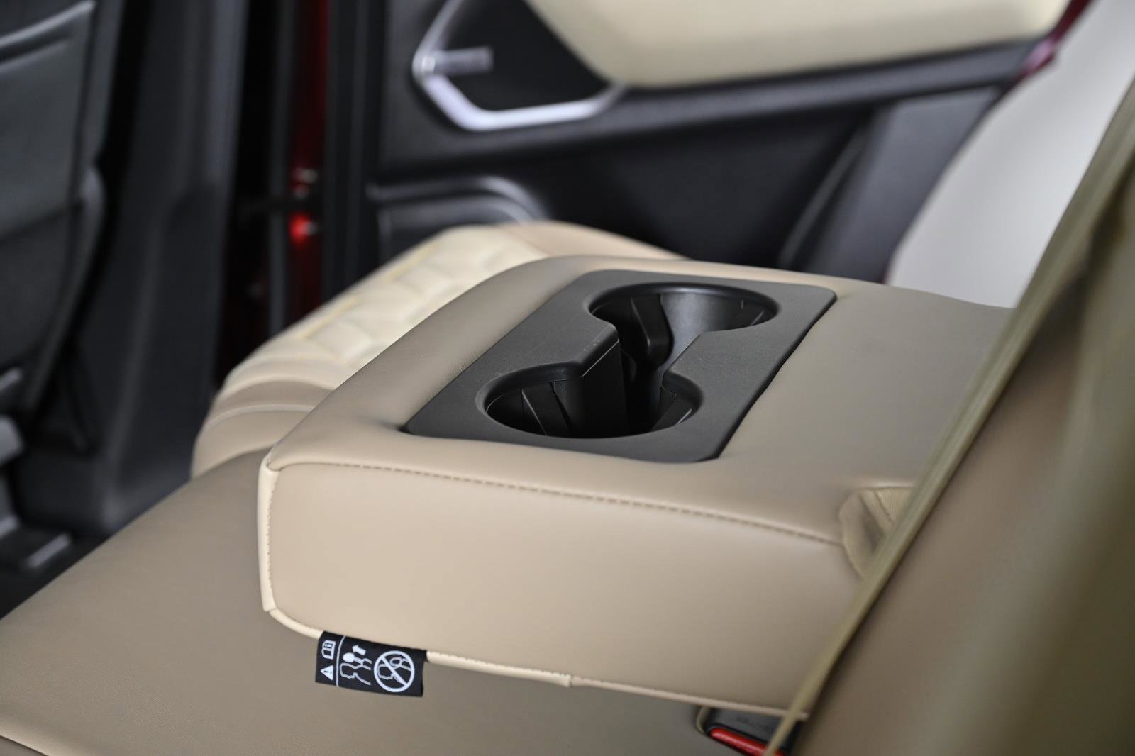 Used 2025 Nissan Armada Platinum image 32