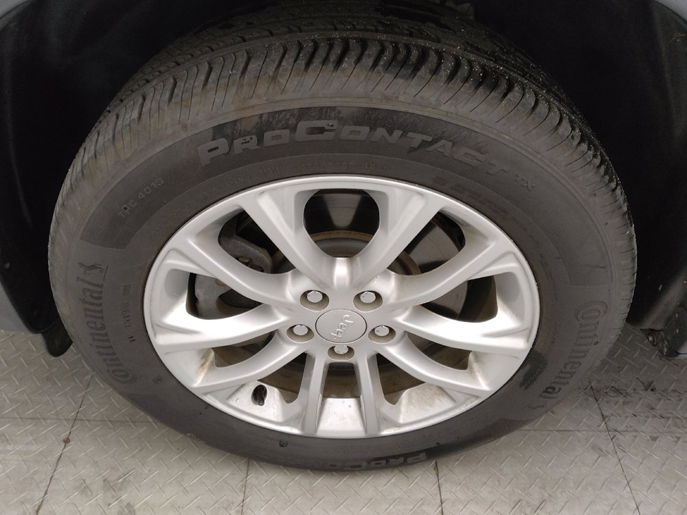 Used 2019 Jeep Cherokee Latitude w/ Popular Appearance Group image 31