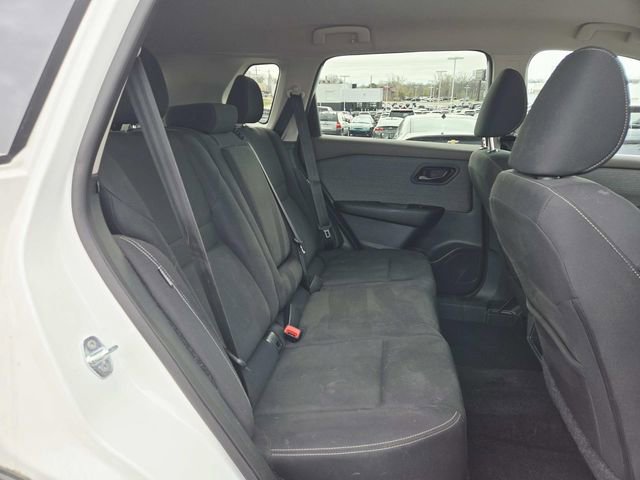 Used 2023 Nissan Rogue S image 11