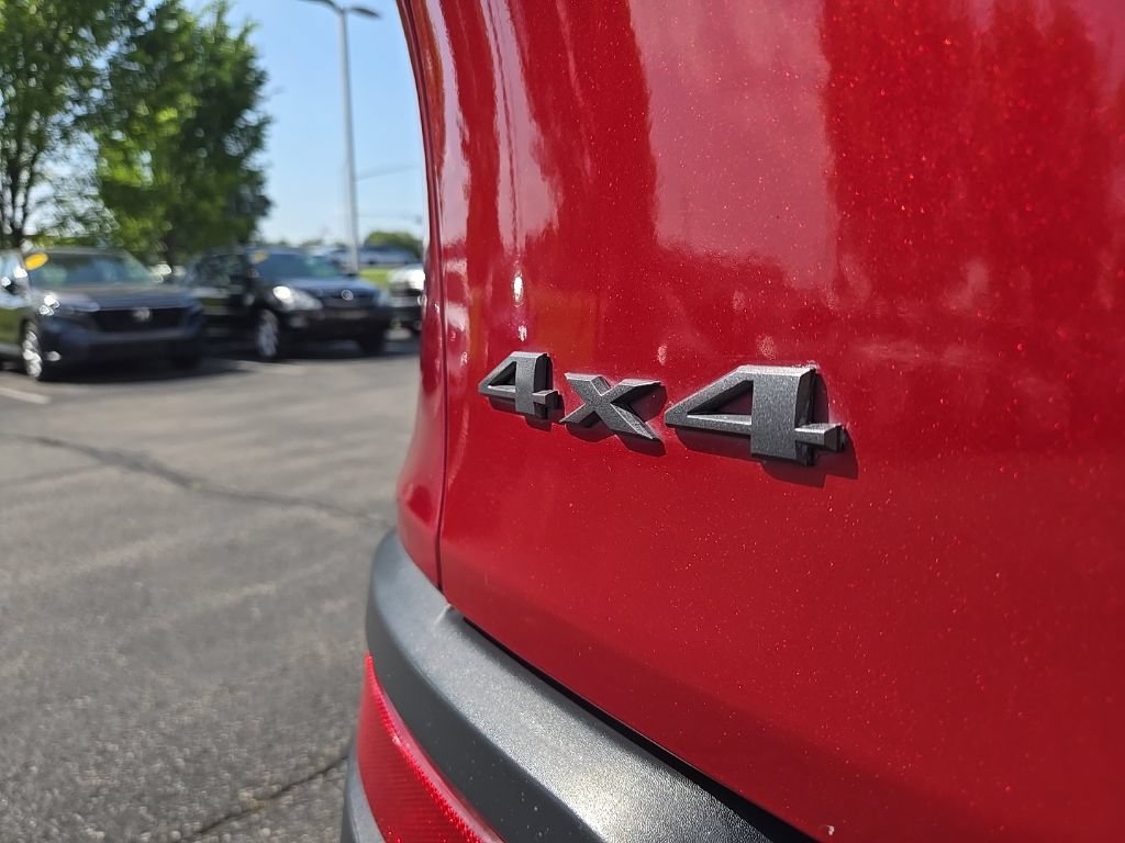 Used 2017 Jeep Cherokee Trailhawk w/ Comfort/Convenience Group AWD/4WD image 11