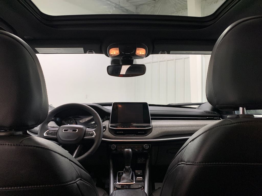 Used 2025 Jeep Compass Latitude w/ Sun & Sound Group image 18