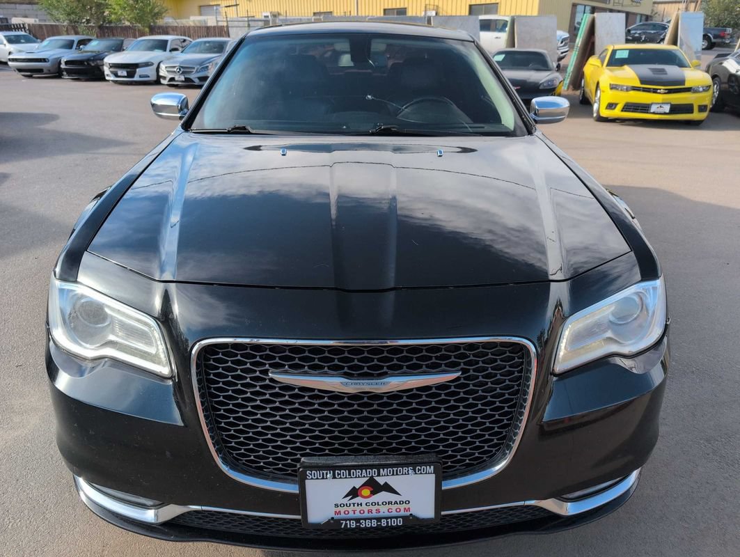 Used 2017 Chrysler 300 C RWD image 2