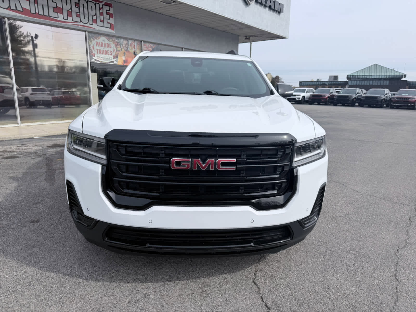 Used 2022 GMC Acadia SLE w/ Driver Convenience Package image 4