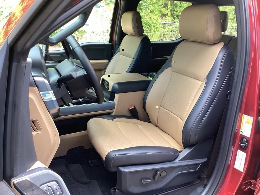 New 2025 Ford F250 Lariat w/ Black Appearance Package image 27