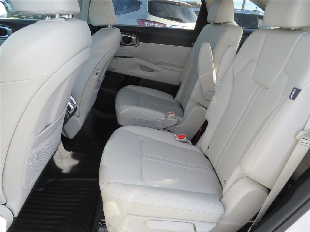 Used 2025 Kia Sorento SX image 30