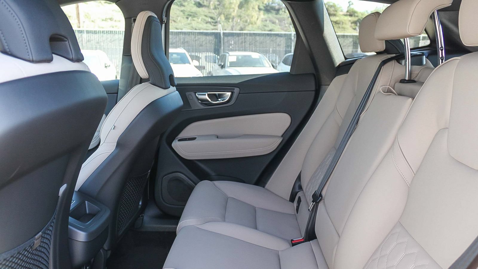 New 2026 Volvo XC60 B5 Plus w/ Protection Package Premier AWD/4WD image 21
