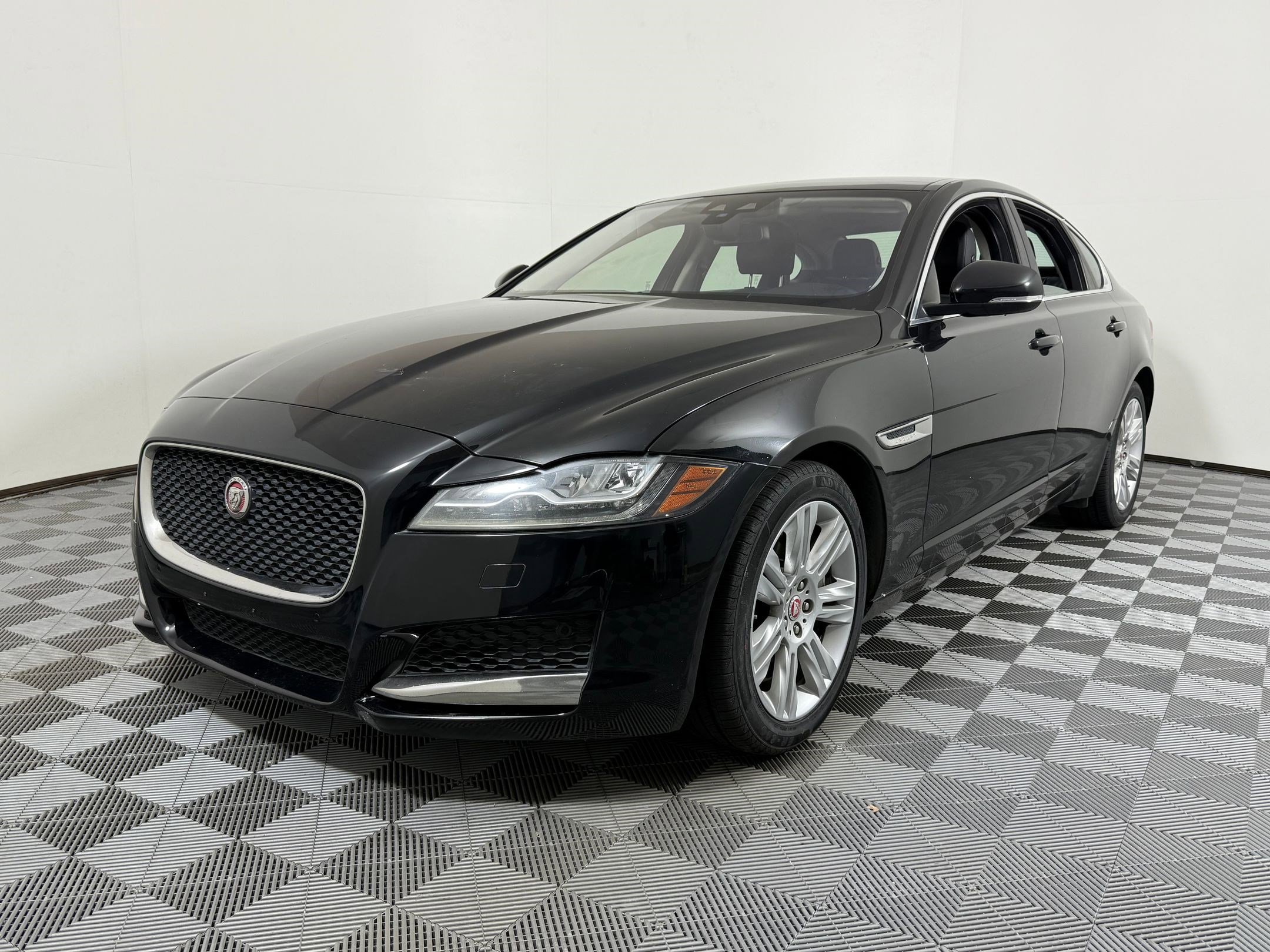 Used 2017 Jaguar XF Premium