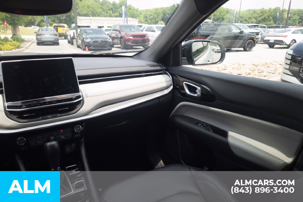 Used 2025 Jeep Compass Limited AWD/4WD image 18