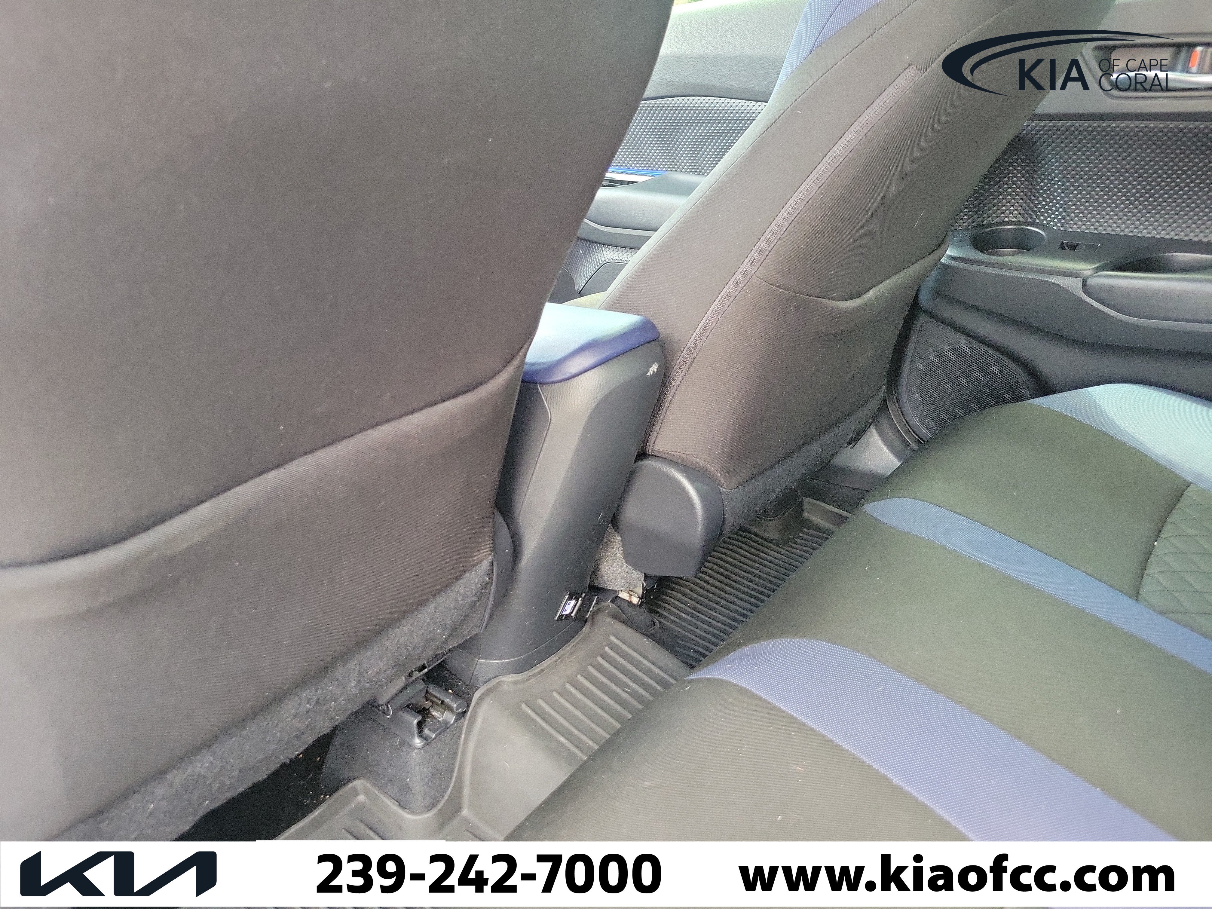 Used 2020 Toyota C-HR XLE FWD image 13