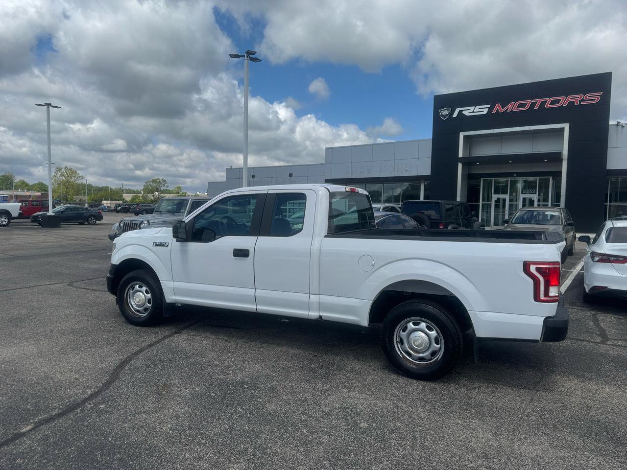 Used 2017 Ford F150 XL w/ Equipment Group 101A Mid RWD image 3