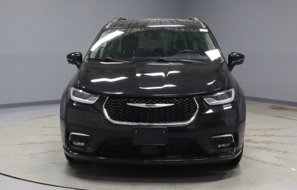 Used 2022 Chrysler Pacifica Touring-L w/ Uconnect Theater Family Group FWD image 7