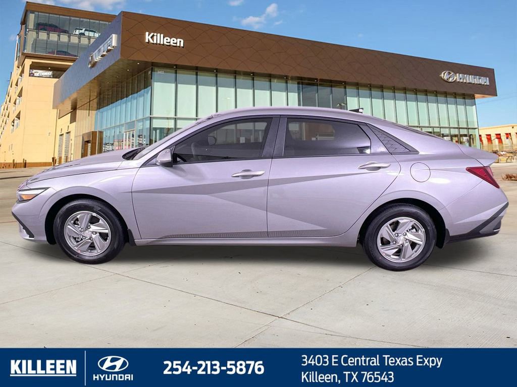Used 2025 Hyundai Elantra SE FWD image 5