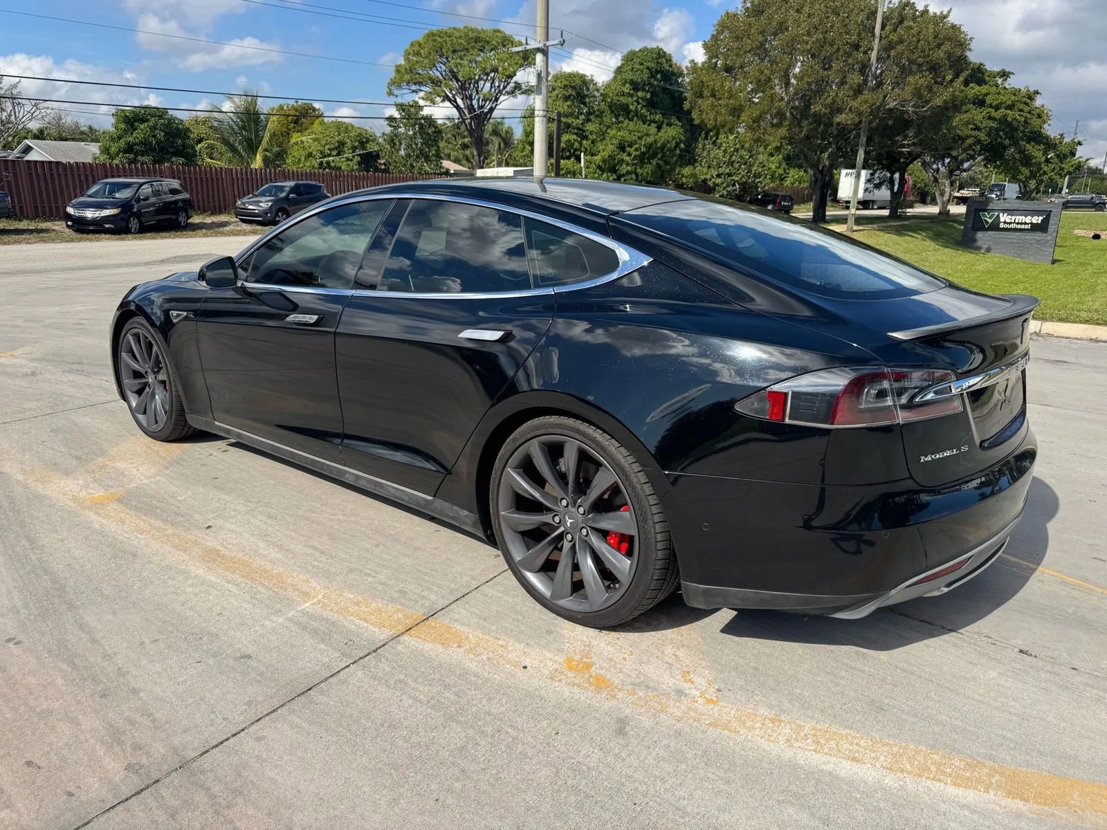 Used 2015 Tesla Model S 70D image 4