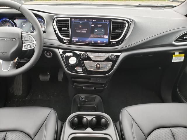 New 2027 Chrysler Pacifica Select FWD image 16