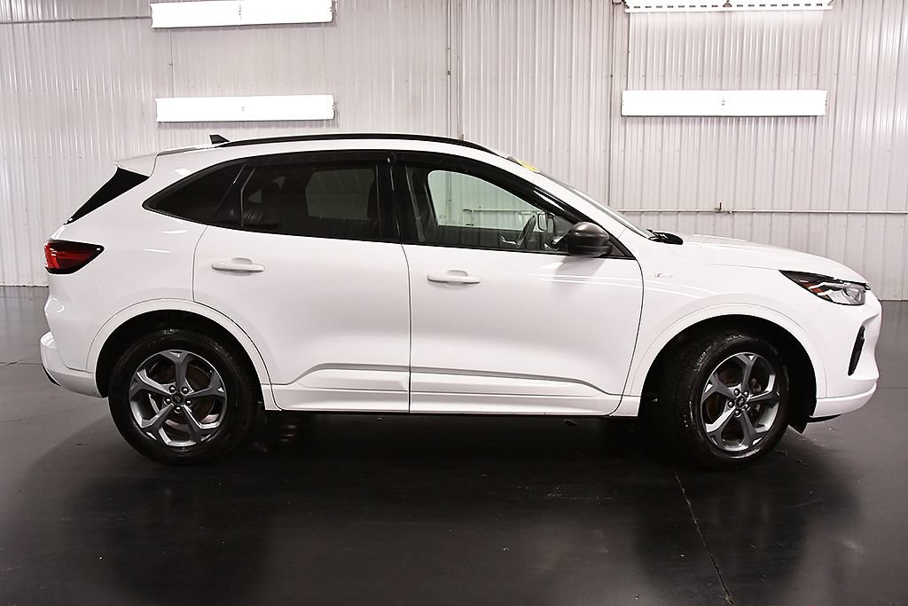 Used 2023 Ford Escape ST-Line AWD/4WD image 8