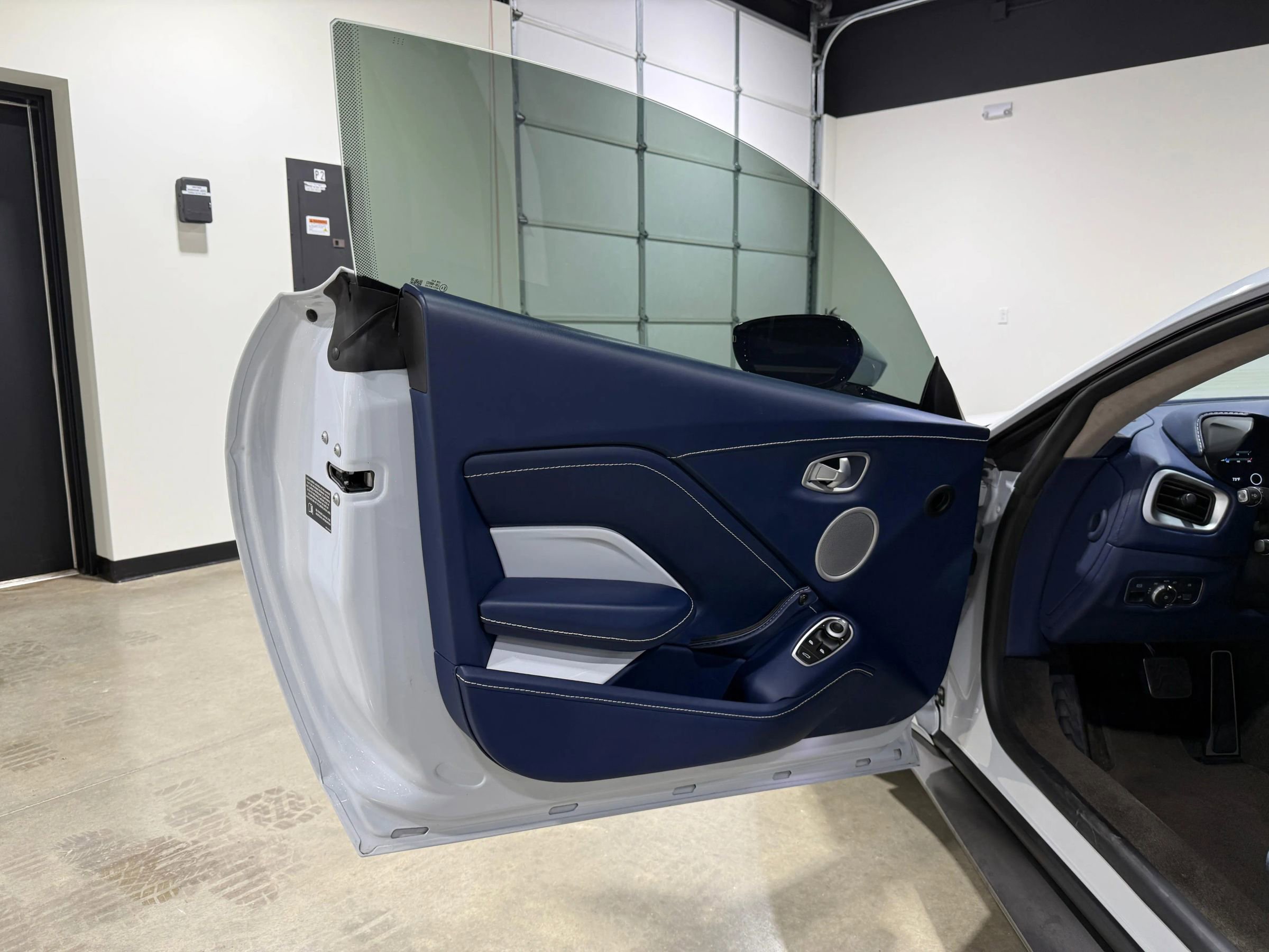 Used 2020 Aston Martin V8 Vantage Coupe image 24