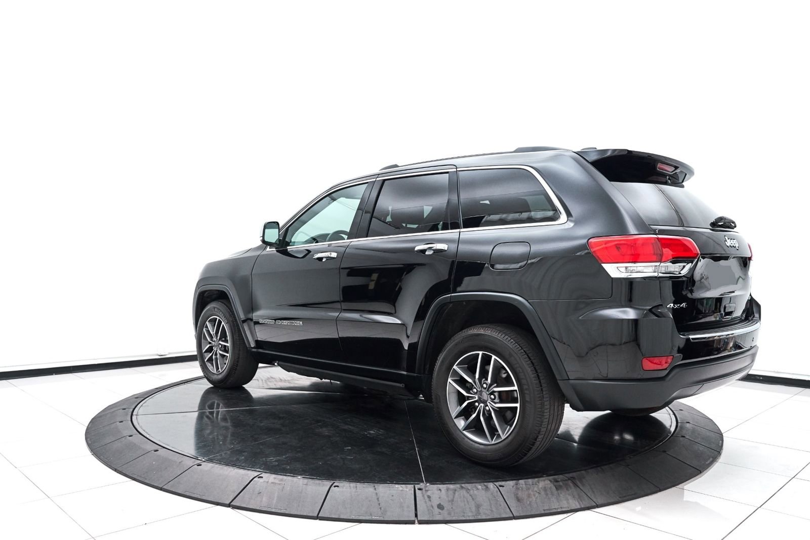 Used 2019 Jeep Grand Cherokee Limited AWD/4WD image 6