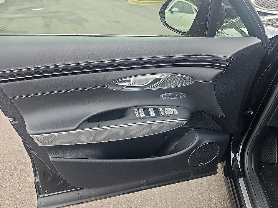 Used 2025 Genesis GV70 3.5T Sport w/ Sport Advanced Package image 9